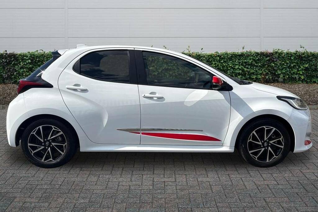 Toyota Yaris 1.5 Hybrid Design Cvt Nav FX73YTH White #5