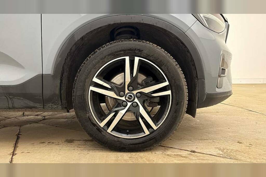Volvo XC40 2.0 B4p Plus Dark Awd Grey #4