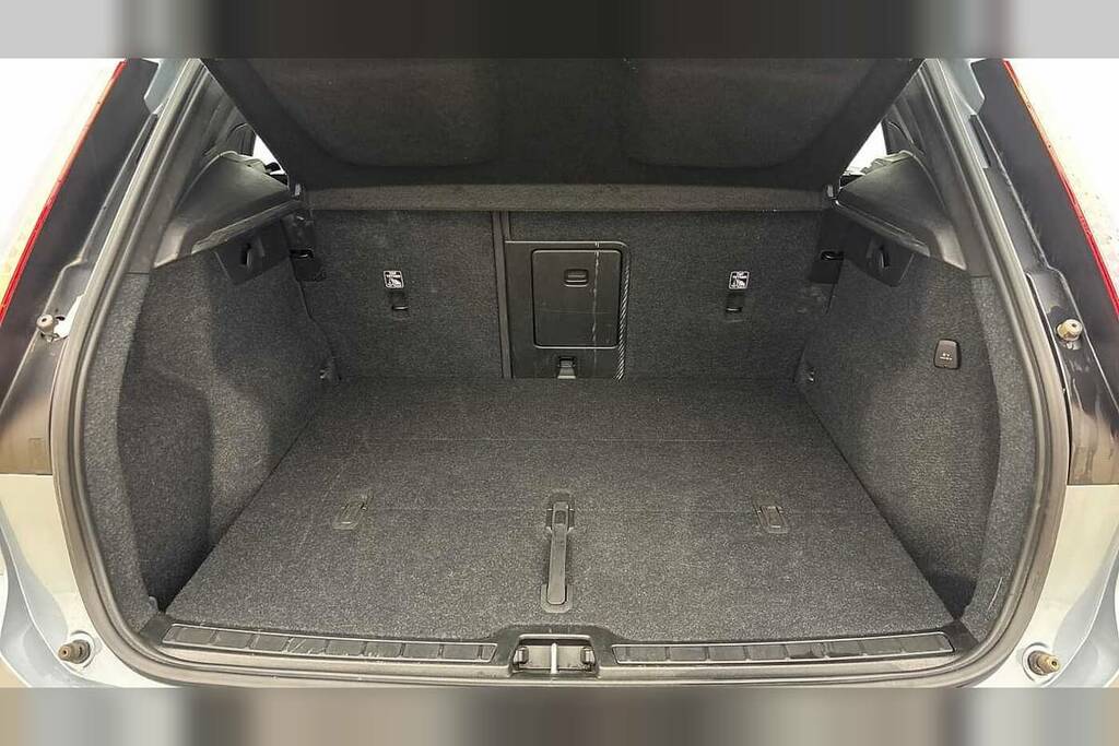 Volvo XC40 2.0 B4p Plus Dark Awd Grey #5