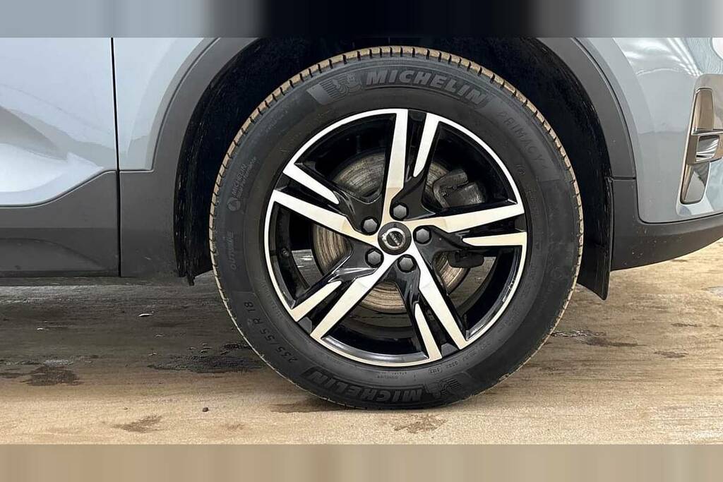 Volvo XC40 2.0 B3p Plus Dark Grey #4