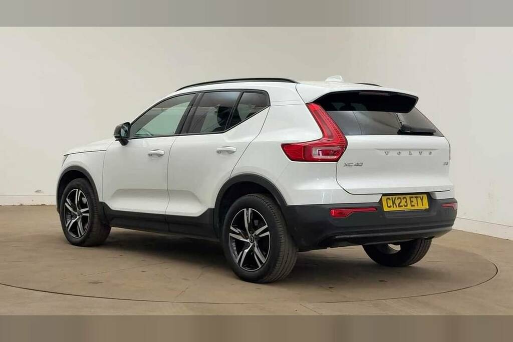 Volvo XC40 2.0 B4p Plus Dark Awd White #3
