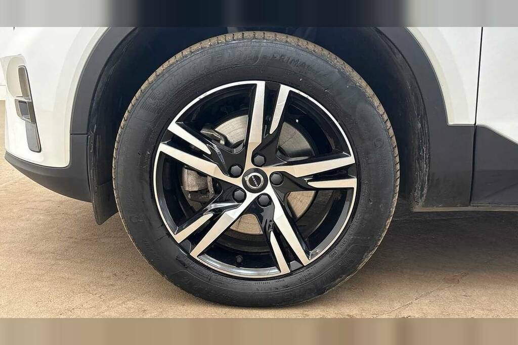 Volvo XC40 2.0 B4p Plus Dark Awd White #4
