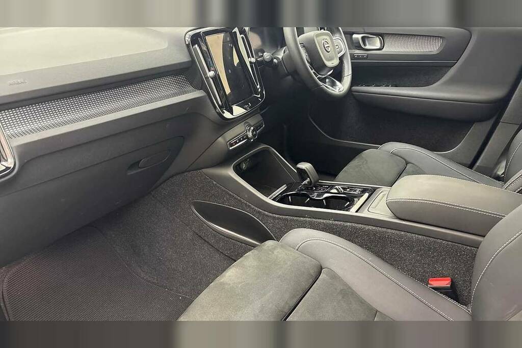 Volvo XC40 2.0 B4p Plus Dark Awd White #6