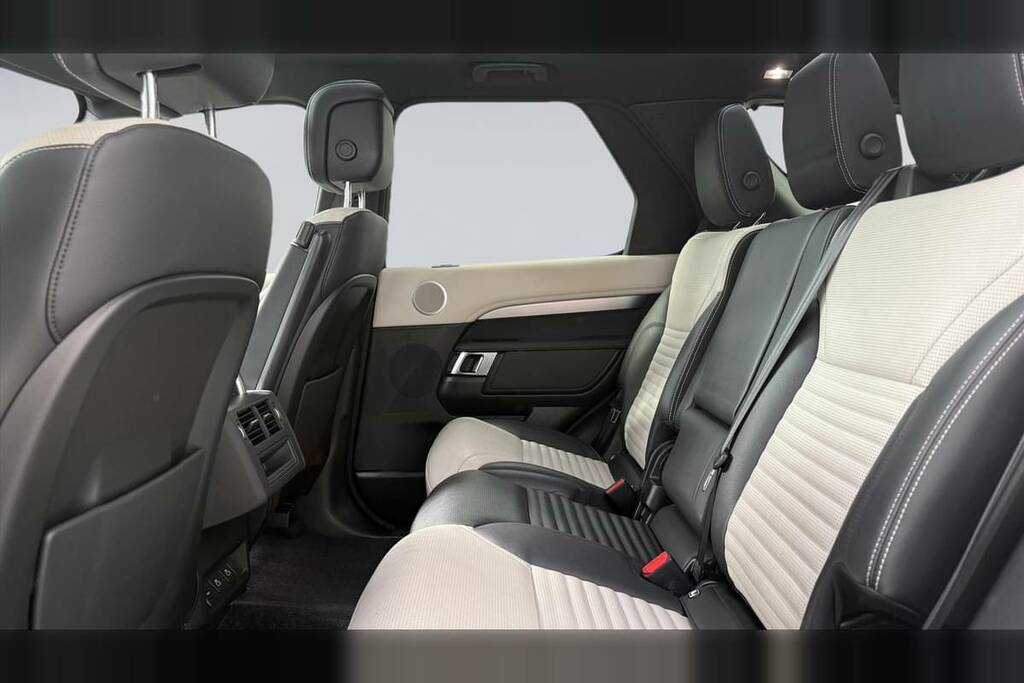 Land Rover Discovery 3.0 D300 R-dynamic Se Black #4