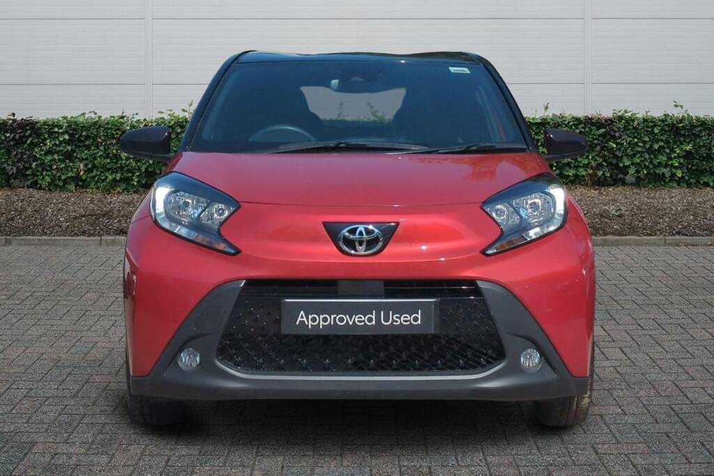Toyota Aygo X 1.0 Vvt-i Edge Parking Red #3