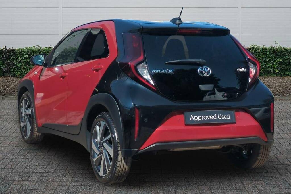 Toyota Aygo X 1.0 Vvt-i Edge Parking Red #2