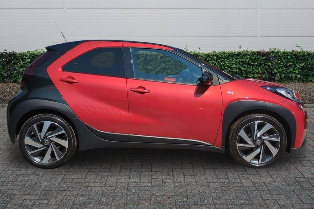 Toyota Aygo X 1.0 Vvt-i Edge Parking Red #5
