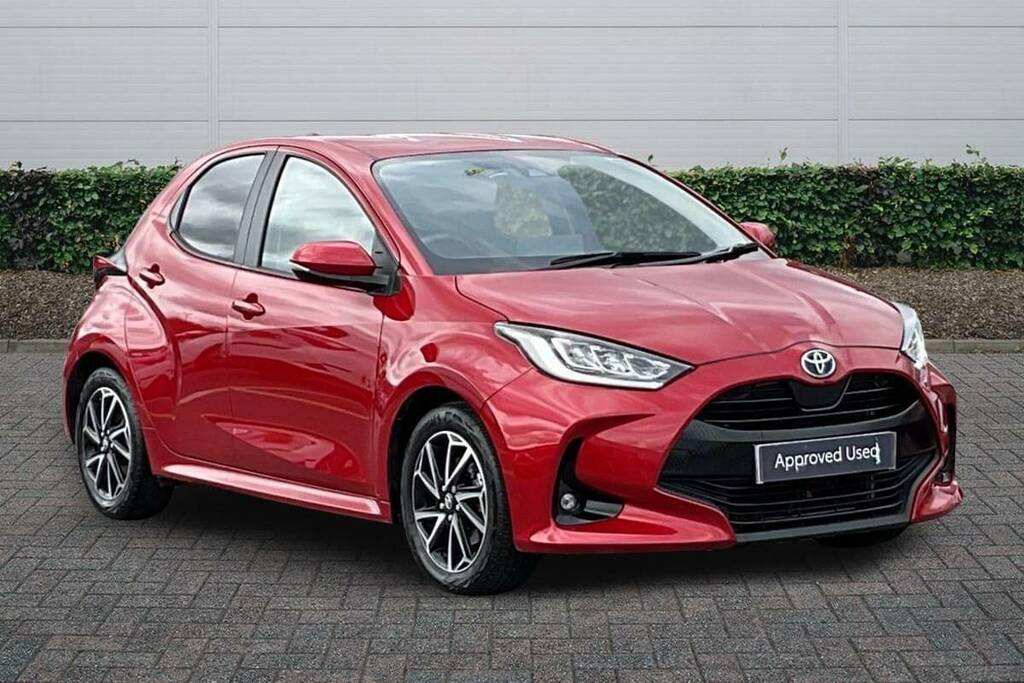 Toyota Yaris 1.5 Hybrid Design Cvt Red