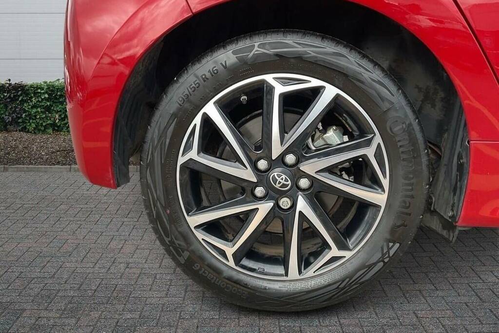 Toyota Yaris 1.5 Hybrid Design Cvt Red #6