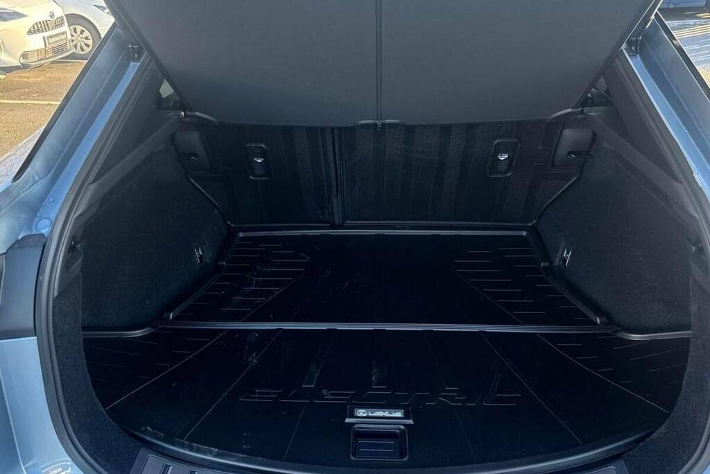 Lexus RZ 450E 230Kw Direct4 Urban 71 Kwh Silver #10