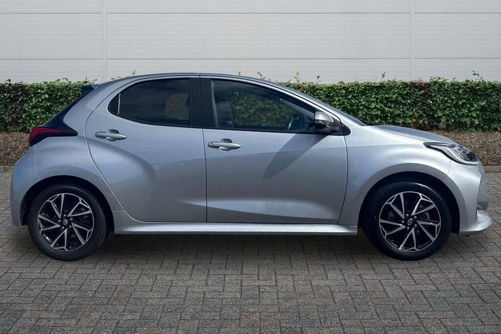 Toyota Yaris 1.5 Hybrid Design Cvt Silver #4
