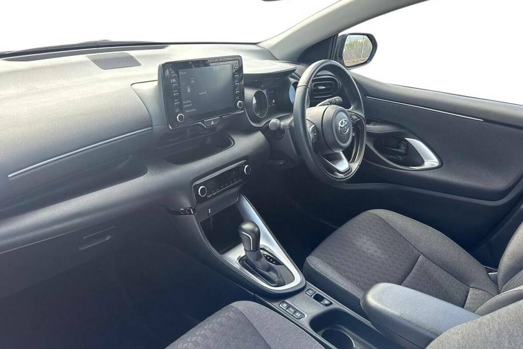 Toyota Yaris 1.5 Hybrid Design Cvt Silver #6