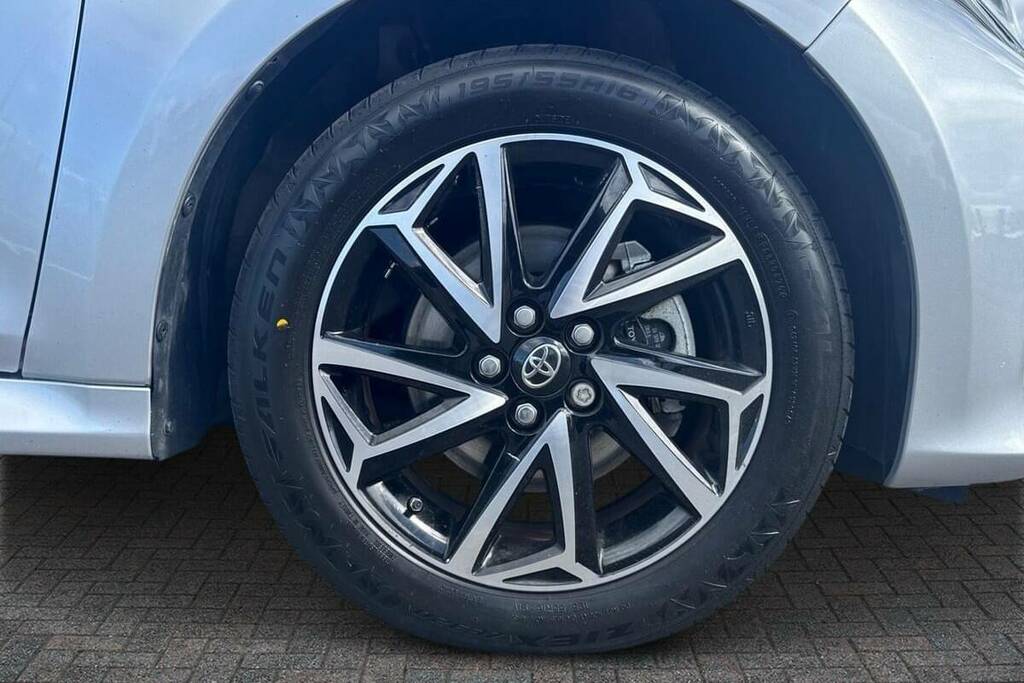 Toyota Yaris 1.5 Hybrid Design Cvt Silver #5