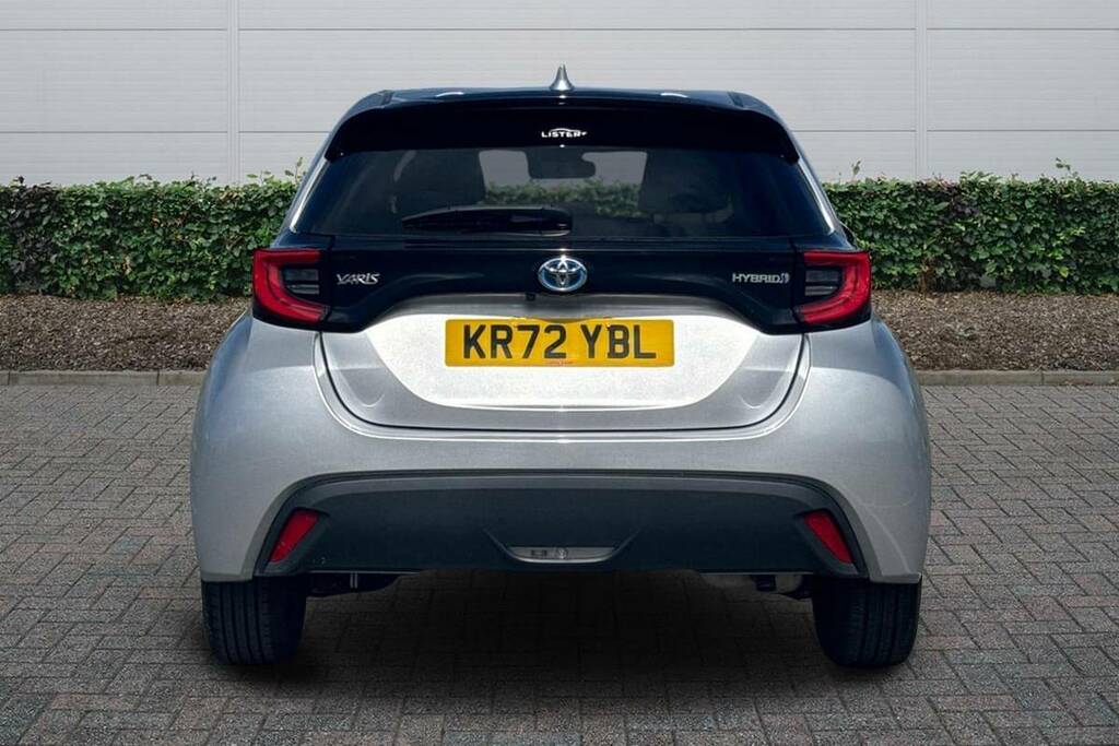 Toyota Yaris 1.5 Hybrid Design Cvt Silver #3