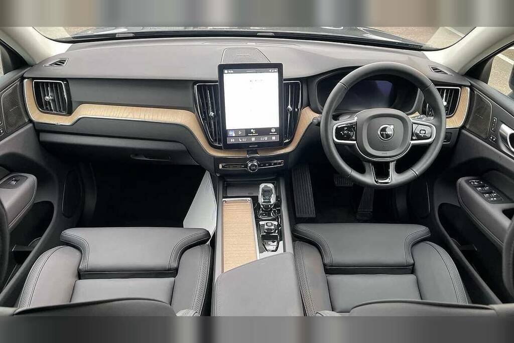Volvo XC60 Plus Red #9