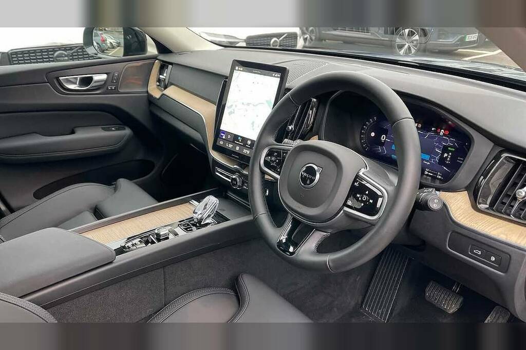Volvo XC60 Plus Red #8