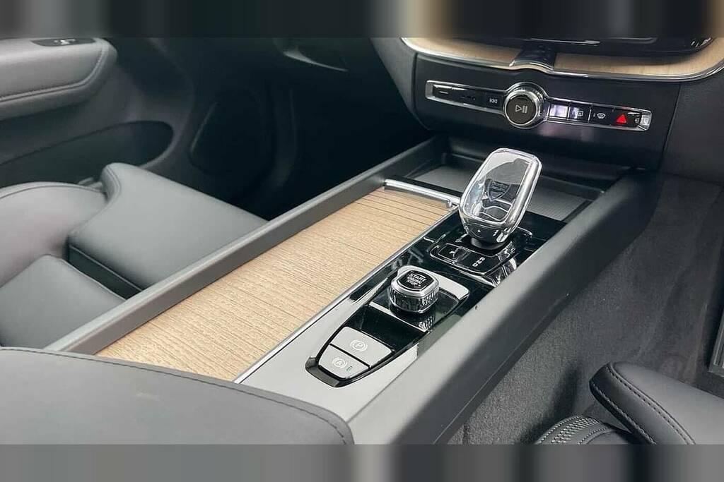 Volvo XC60 Plus Red #10