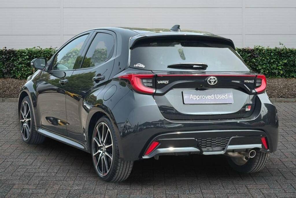 Toyota Yaris 1.5 Hybrid Gr Sport Cvt Black #2