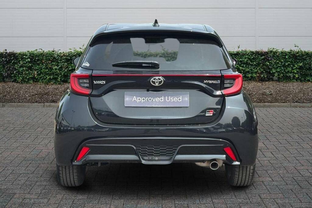 Toyota Yaris 1.5 Hybrid Gr Sport Cvt Black #4