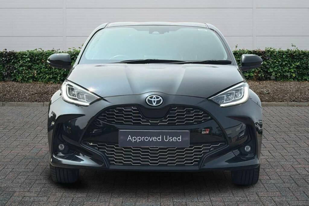 Toyota Yaris 1.5 Hybrid Gr Sport Cvt Black #3