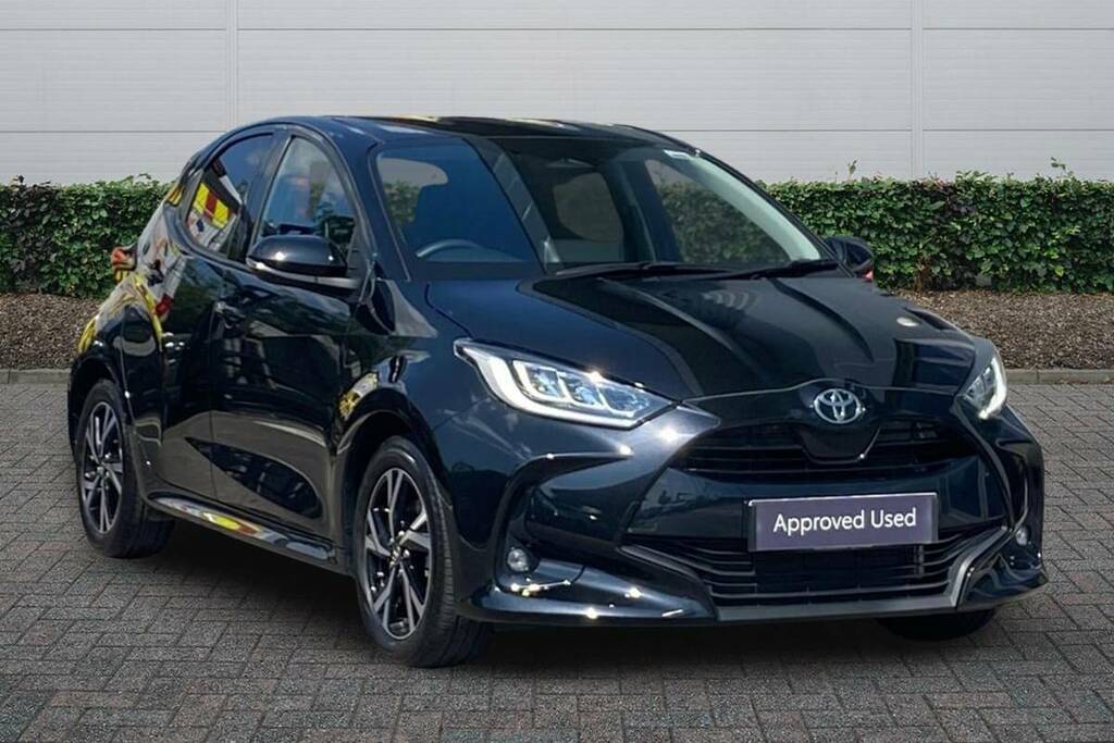 Toyota Yaris 1.5 Hybrid Design Cvt Black