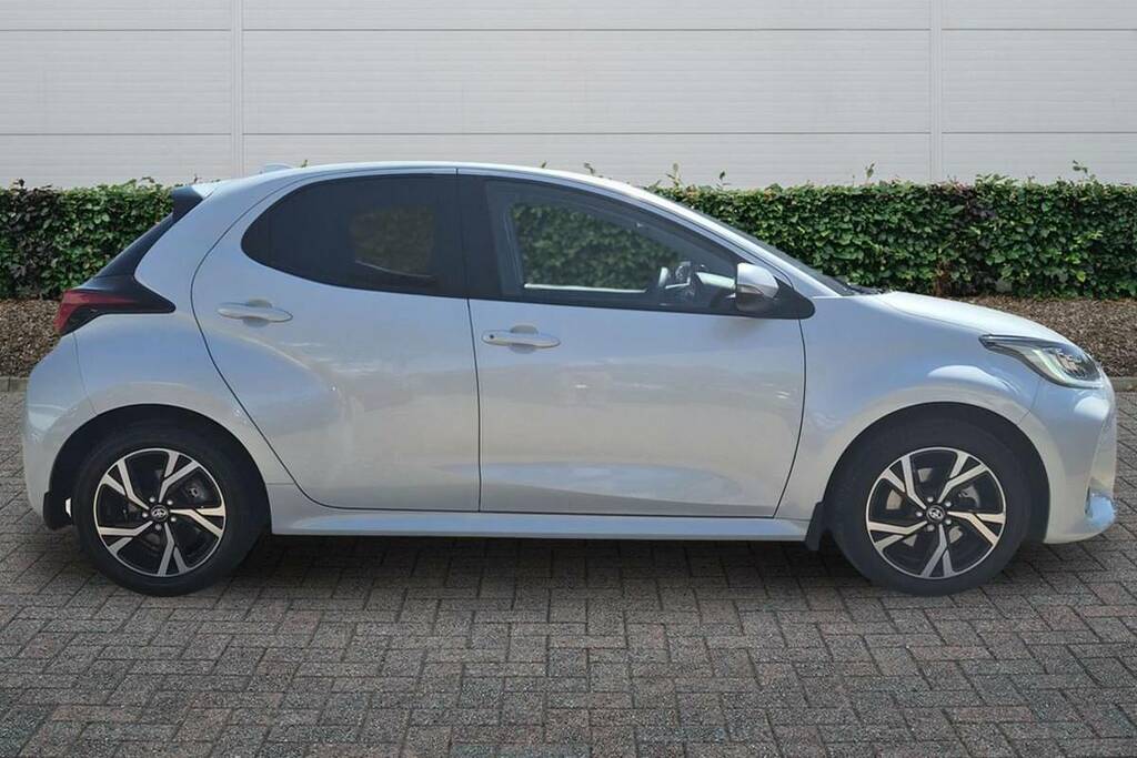 Toyota Yaris 1.5 Hybrid Design Cvt White #5