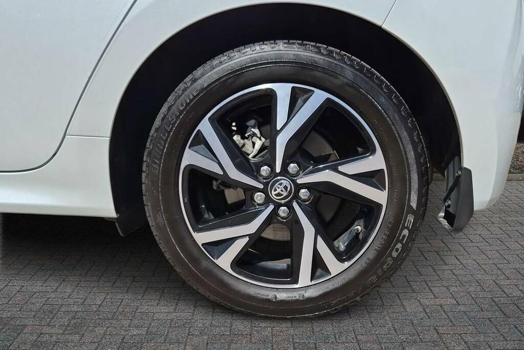 Toyota Yaris 1.5 Hybrid Design Cvt White #6