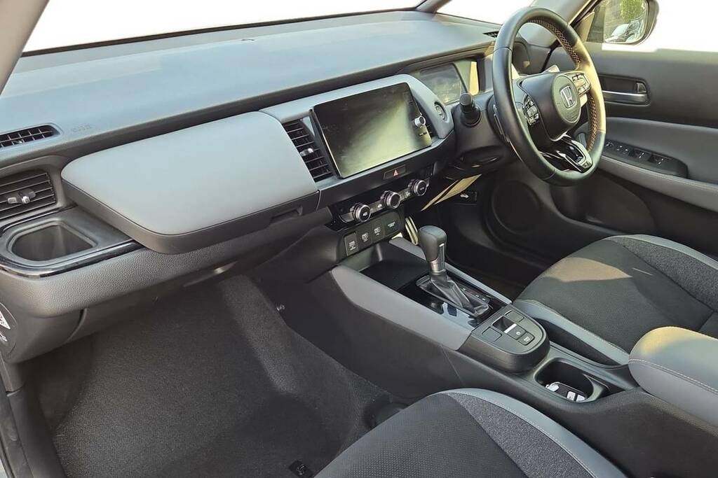 Honda Jazz Advance White #12
