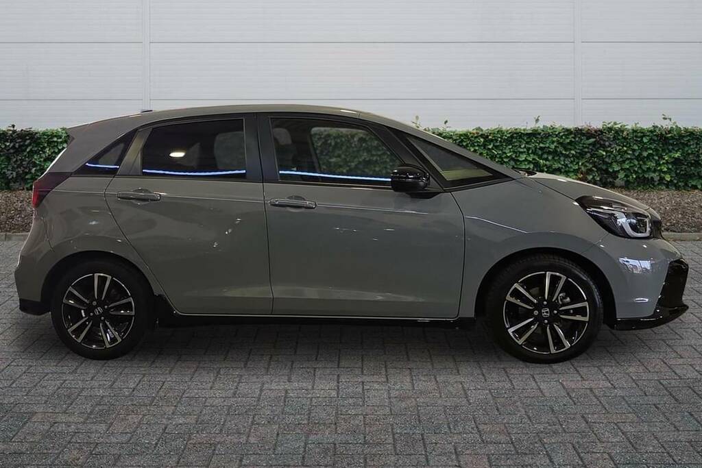 Honda Jazz Advance White #10