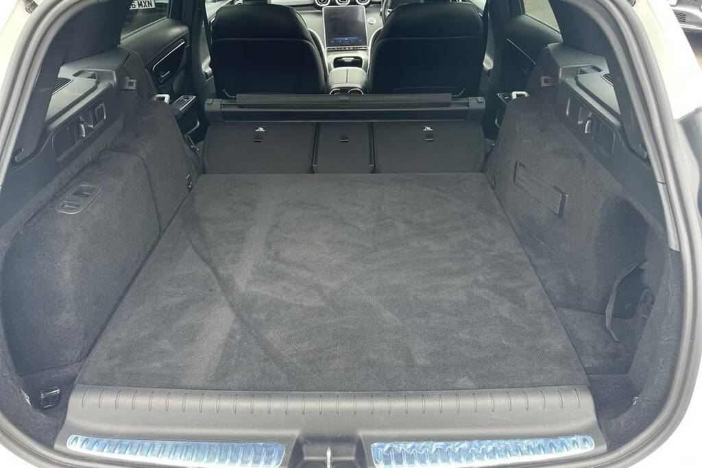 Mercedes-Benz C Class C300e Amg Line Premium Plus 9G-tronic FV22FAA White #2