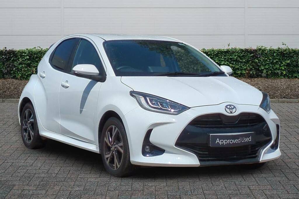 Toyota Yaris 1.5 Hybrid Design Cvt White