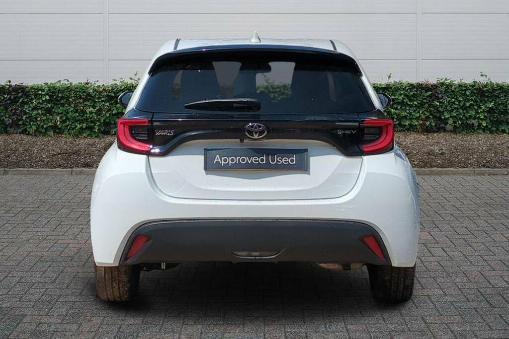 Toyota Yaris 1.5 Hybrid Design Cvt White #4