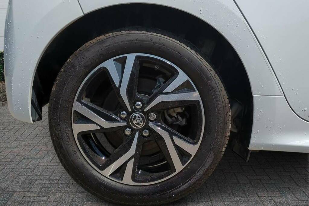 Toyota Yaris 1.5 Hybrid Design Cvt White #6