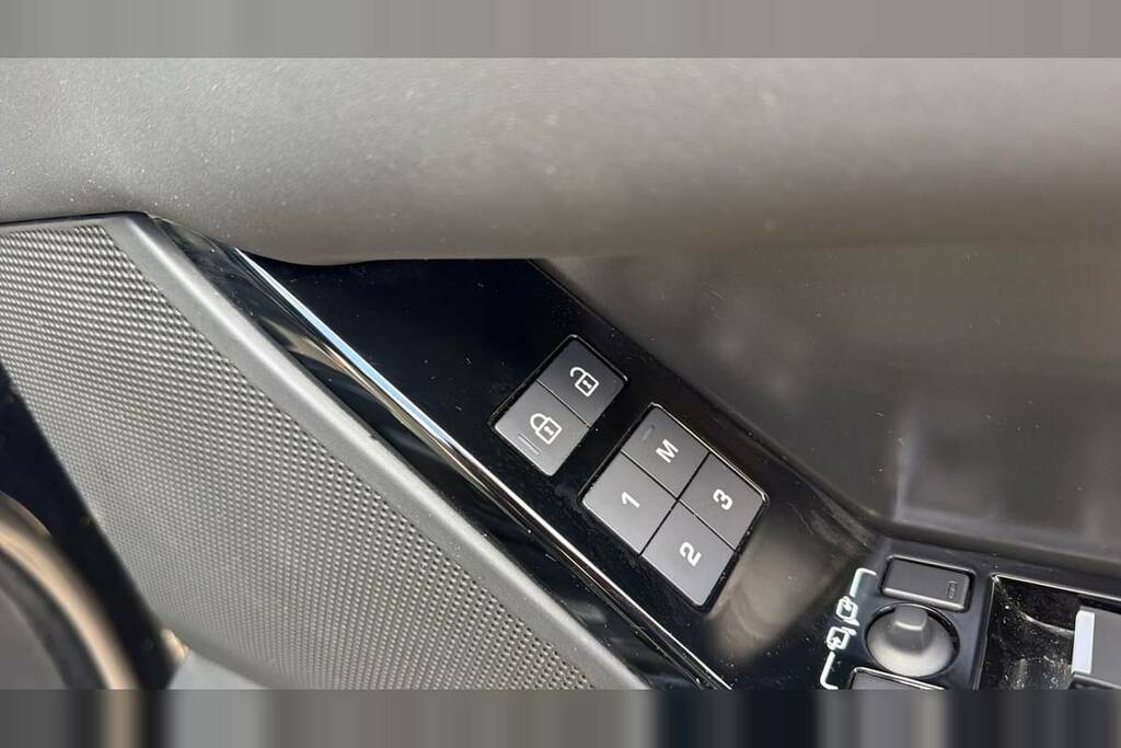 Land Rover Range Rover Velar Dynamic Se Blue #24