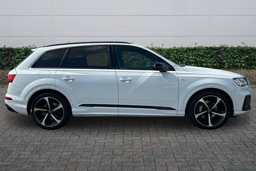 Audi Q7 Petrol White #18