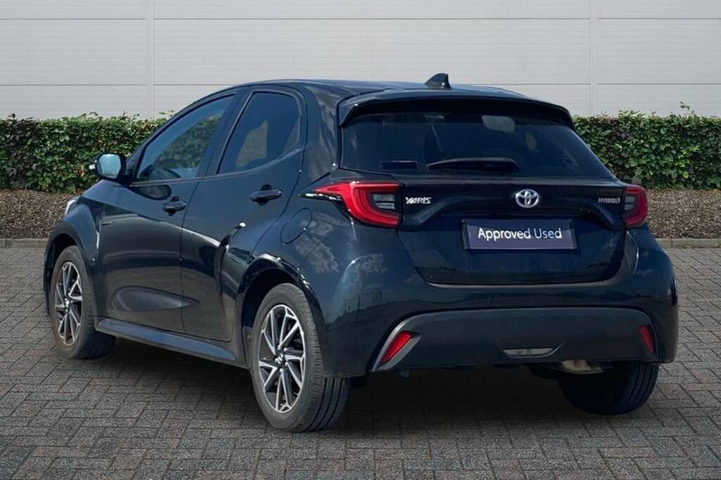 Toyota Yaris 1.5 Hybrid Design Cvt Black #2