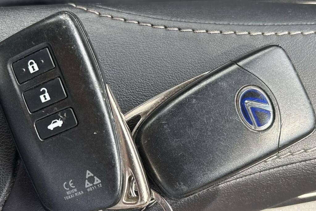 Lexus IS 300H Sport Cvt Grey #28
