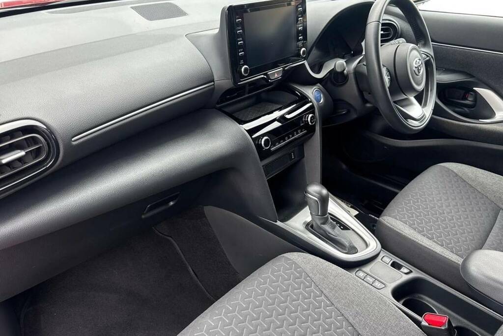 Toyota Yaris Cross 1.5 Hybrid Design Cvt FV22ZXY Red #6