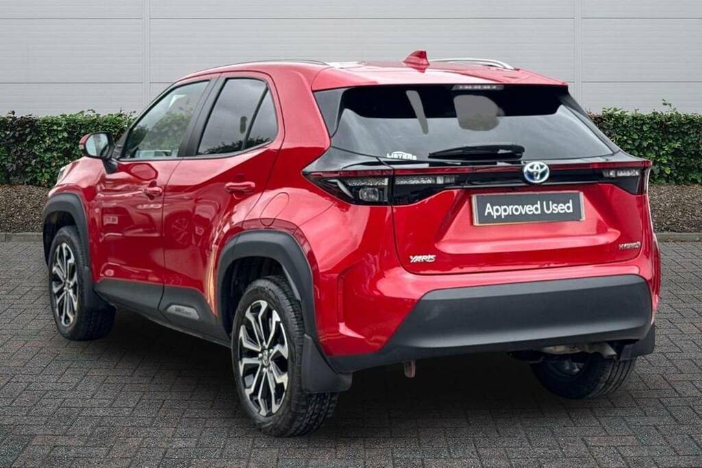 Toyota Yaris Cross 1.5 Hybrid Design Cvt Red