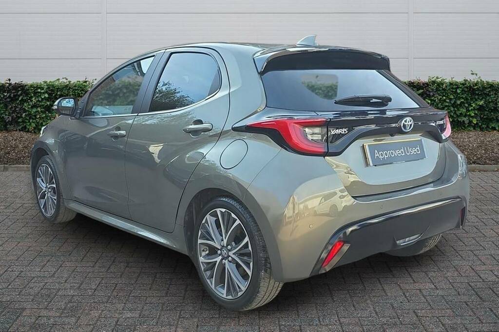 Toyota Yaris 1.5 Hybrid Excel Cvt Brown #2