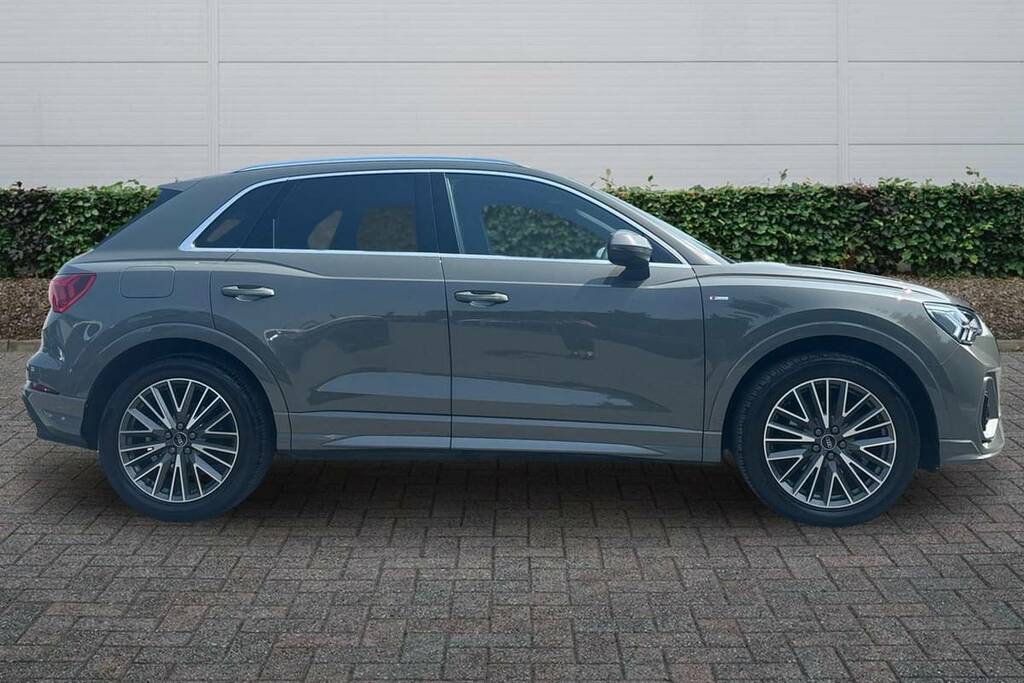 Audi Q3 2L Black Edition Blue #28