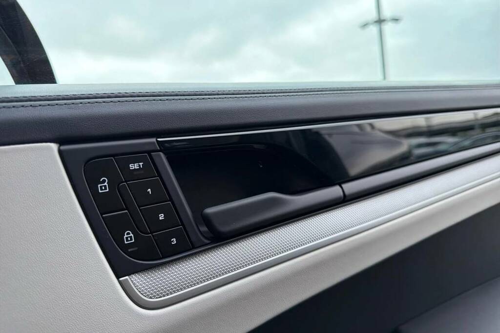 Porsche Cayenne V6 E-hybrid 2025 Grey #35