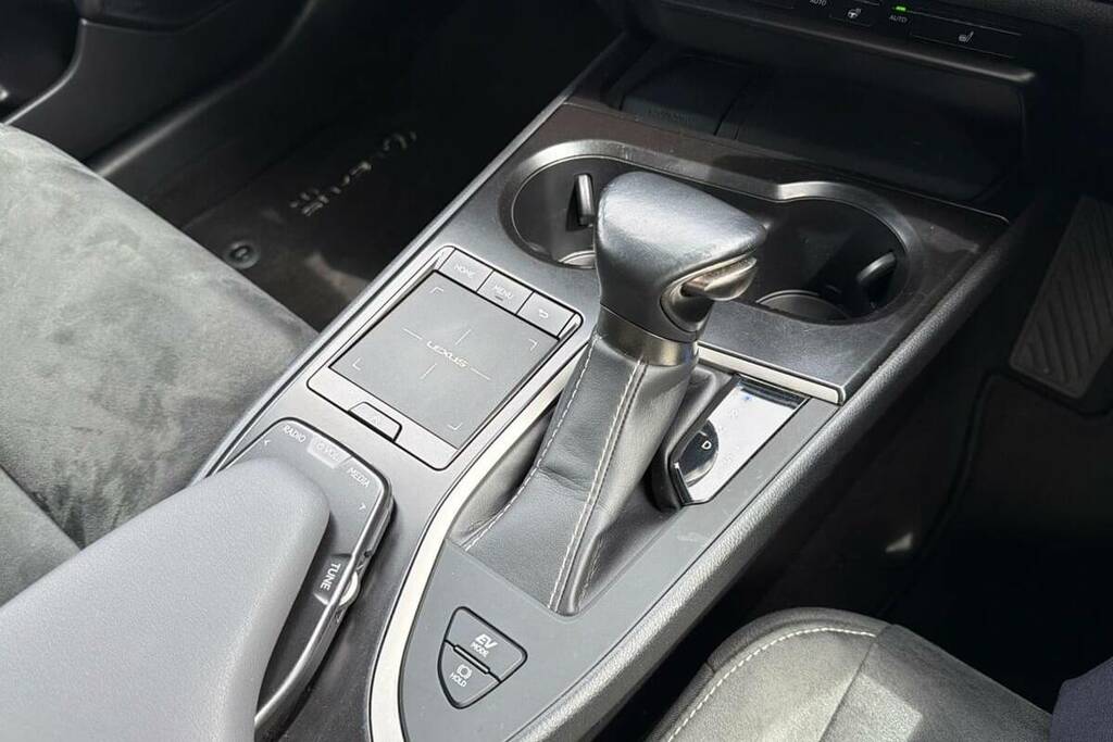 Lexus UX 250H 2.0 Cvt Nav Blue #28
