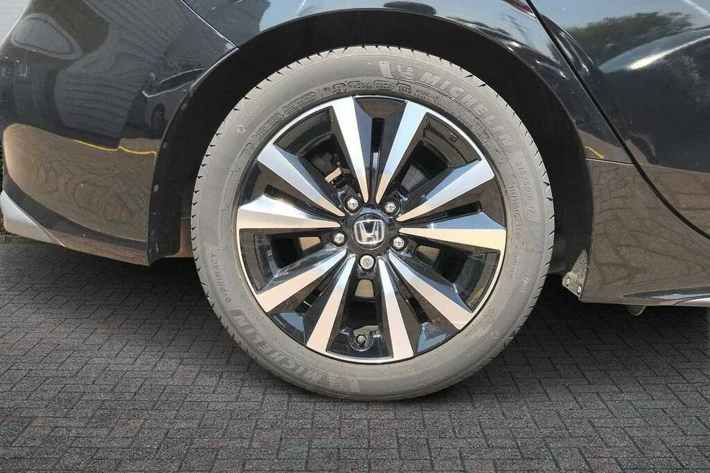 Honda Civic Advance I-mmd Cvt White #9