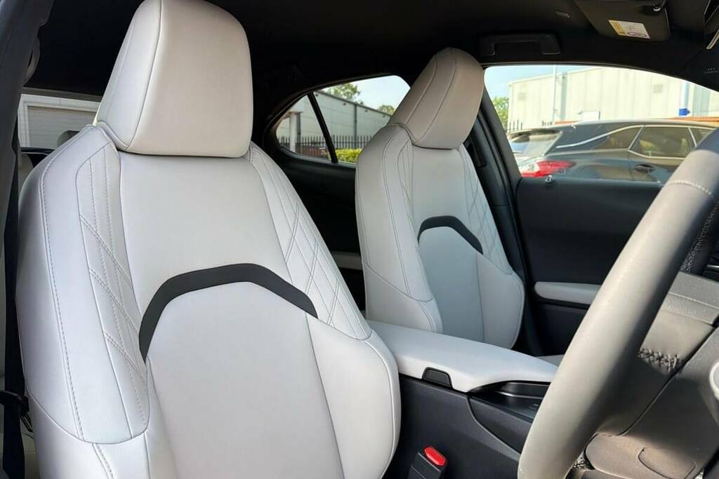 Lexus UX 300E 72.8Kwh Premium Plus Grey #17