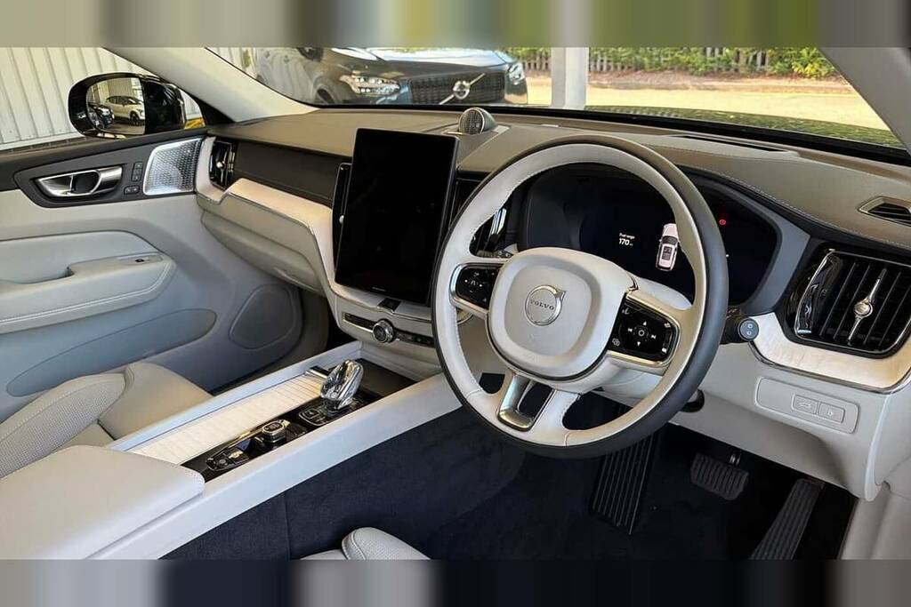 Volvo XC60 2.0 T8 406 Phev Ultra Dark Awd Geartronic Black #4