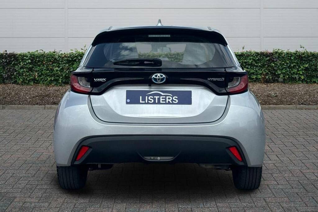Toyota Yaris 1.5 Hybrid Icon Cvt FG73PGV Silver #4