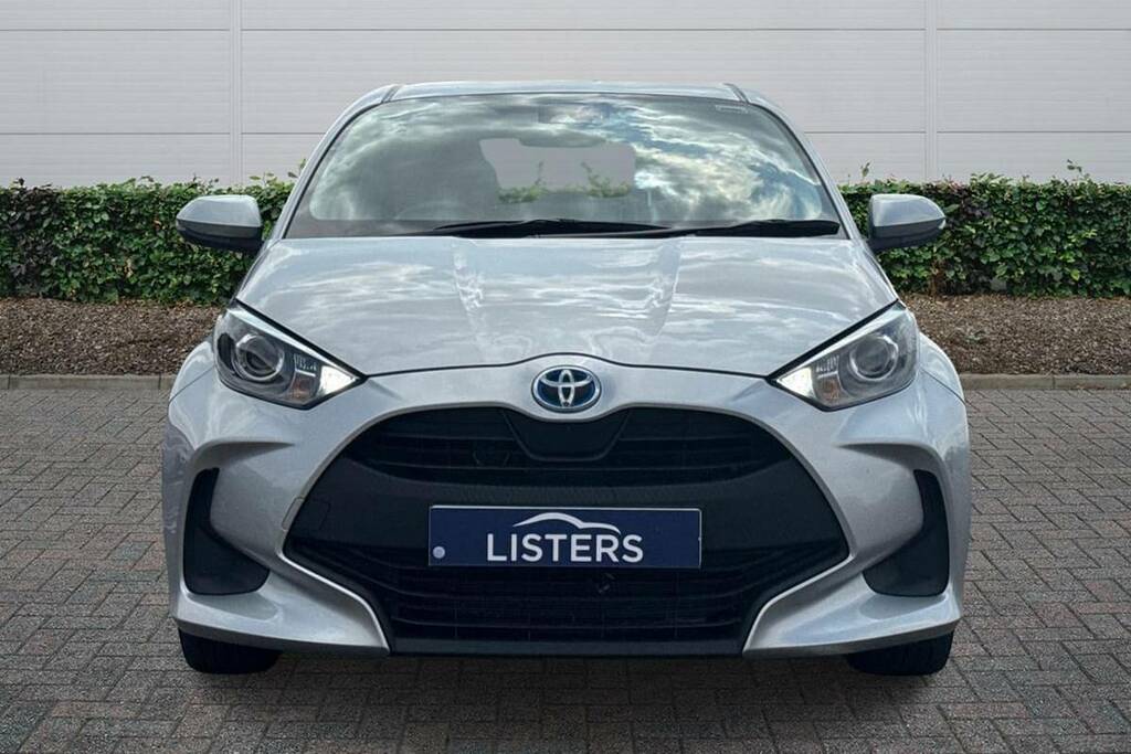 Toyota Yaris 1.5 Hybrid Icon Cvt FG73PGV Silver #3