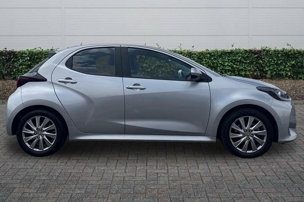Toyota Yaris 1.5 Hybrid Icon Cvt FG73PGV Silver #5