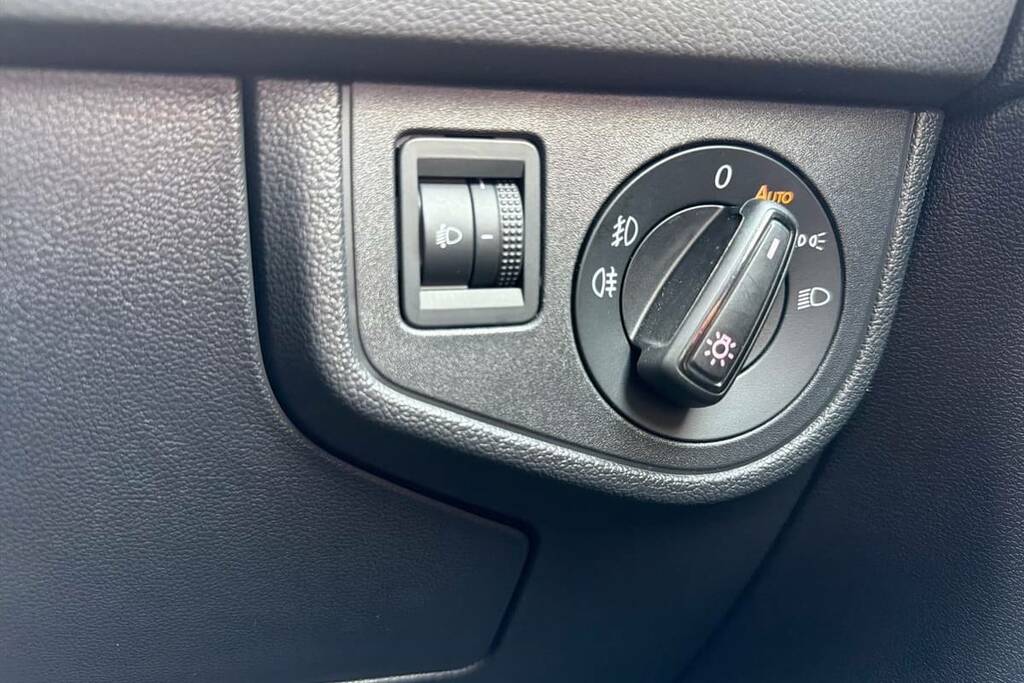 Volkswagen Polo Hatchback White #10